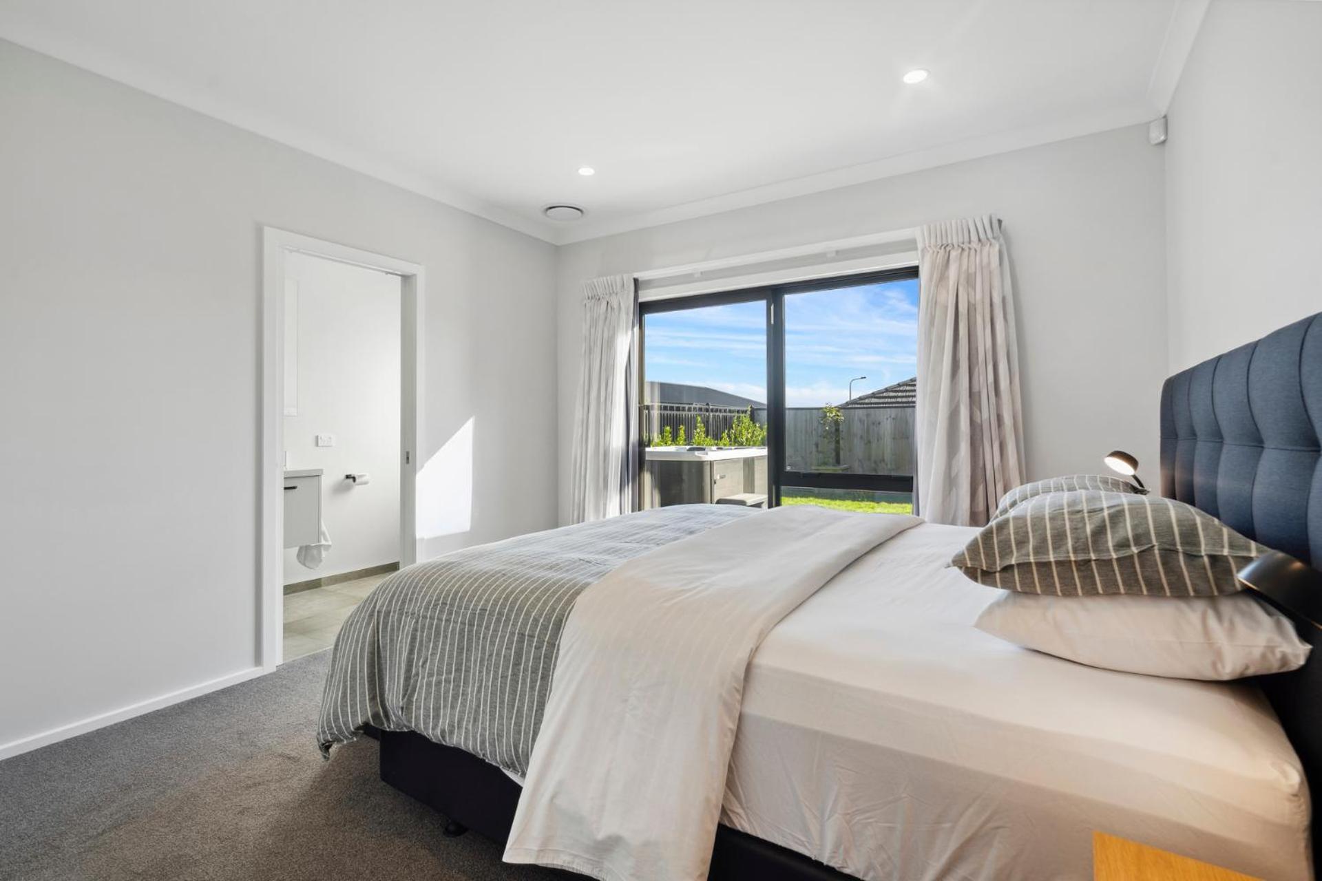 Regent Sanctuary - Martinborough Holiday Home Eksteriør billede